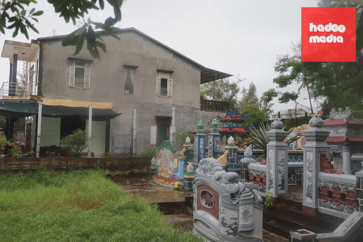 Lăng mộ đồ sộ bao quanh khu dân cư Thuận An gây khó khăn phát triển