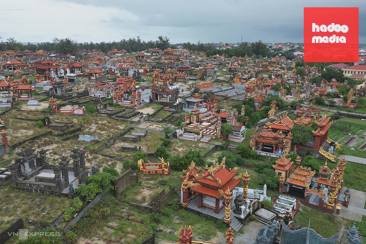 Lăng mộ đồ sộ bao quanh khu dân cư Thuận An gây khó khăn phát triển