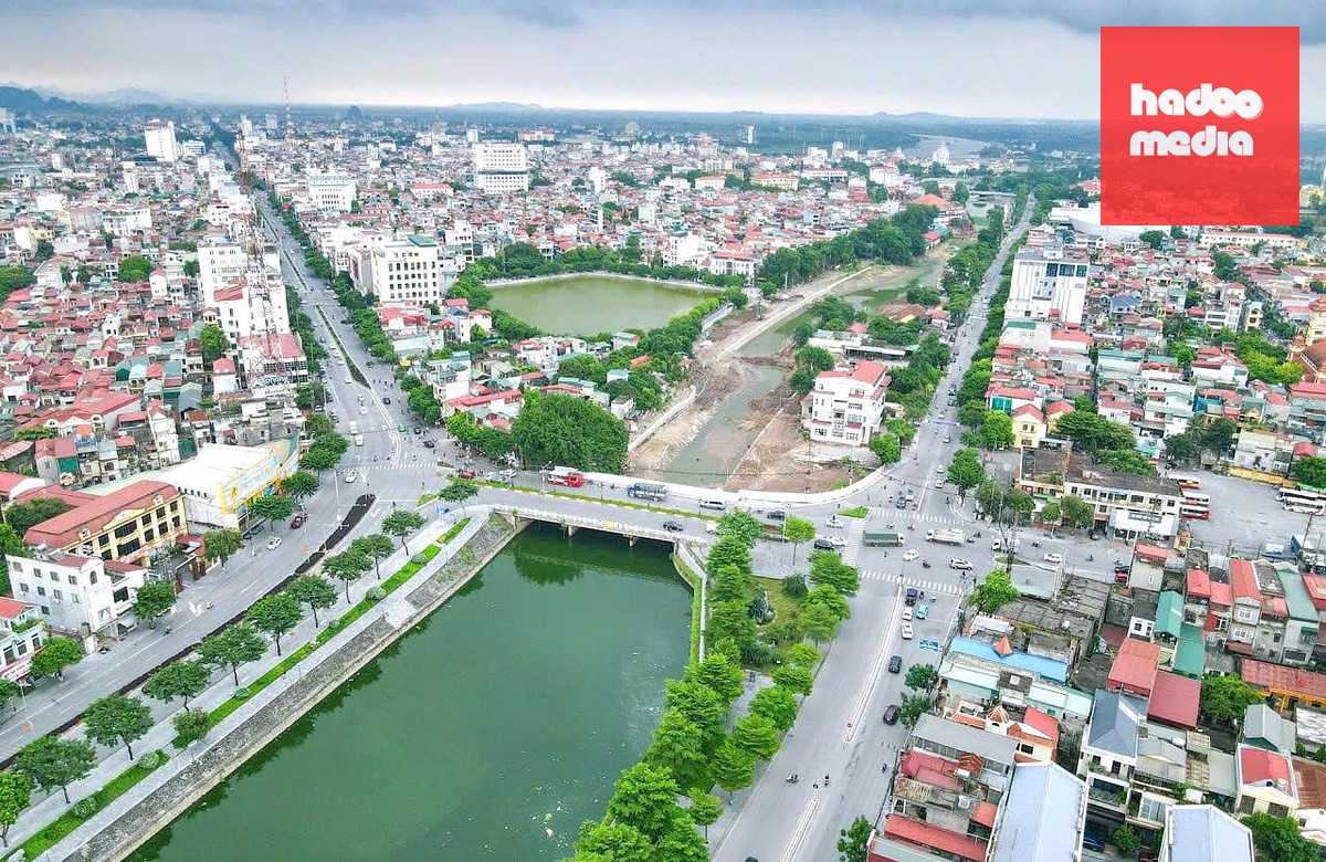 Một góc trung tâm tỉnh Ninh Bình - Ảnh: TUẤN MINH