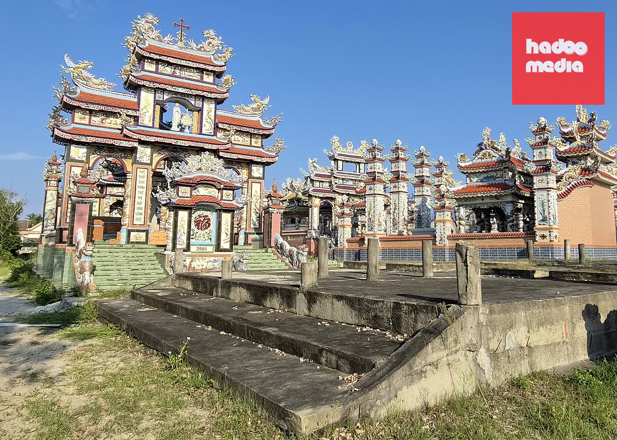 TP Huế đang xây dựng quy chuẩn xây lăng mộ, nhằm chấm dứt tình trạng xây dựng lăng mộ xa hoa - Ảnh: NHẬT LINH