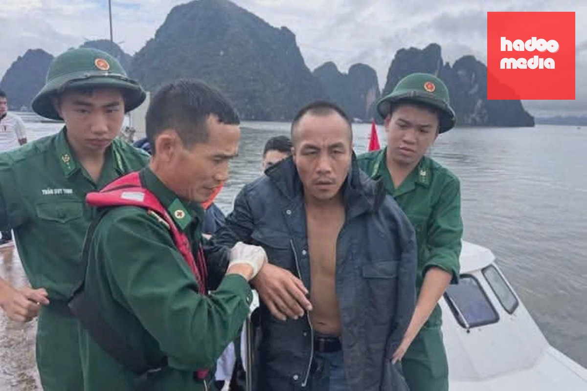 Bộ đội biên phòng đưa ngư dân gặp nạn vào bờ. Ảnh: Xuân Hùng