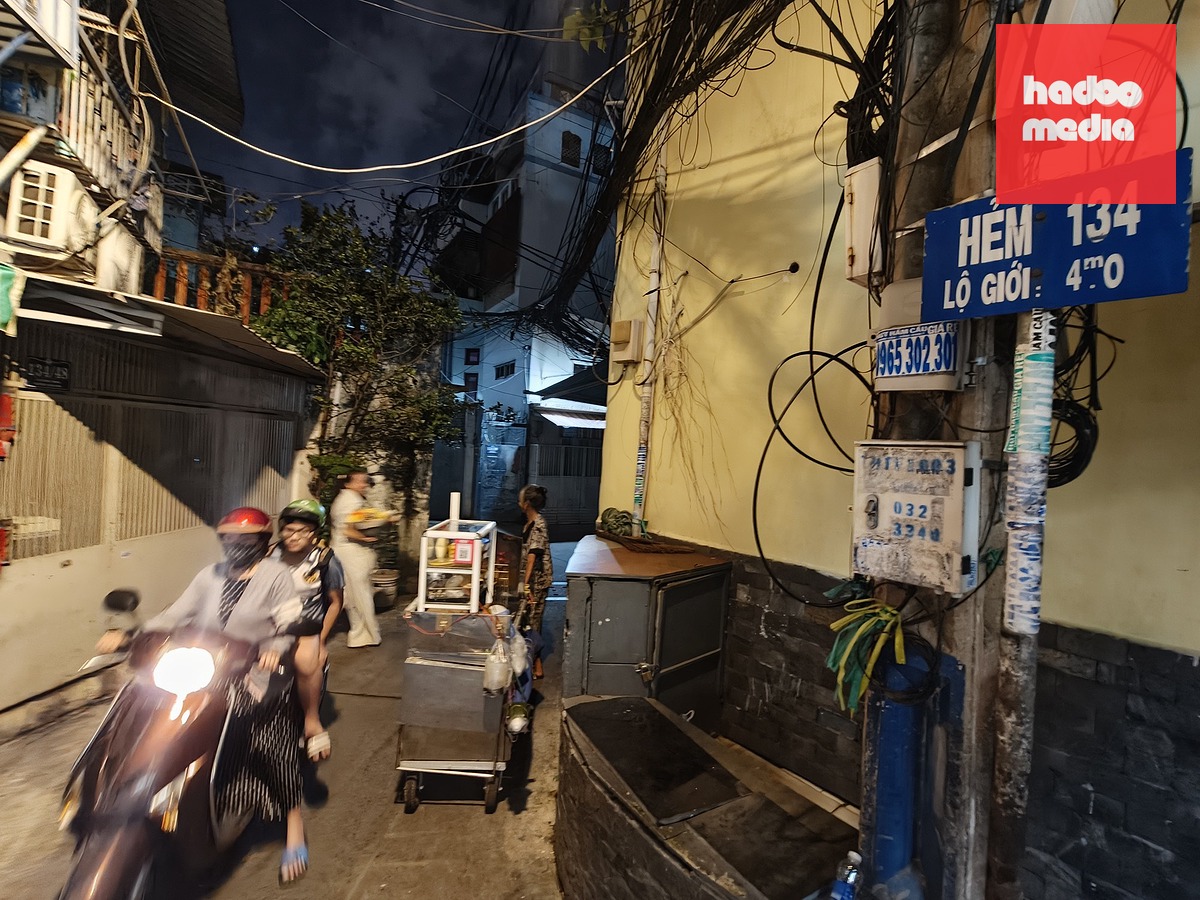Hẻm 134 Lý Chính Thắng nhỏ, nhiều khúc cua. Do đó, nhiều người dân cho rằng việc diễn tập sự cố cháy nổ là cần thiết, giúp người dân có thêm kinh nghiệm ứng phó trong thực tế - Ảnh: TRÍ ĐỨC