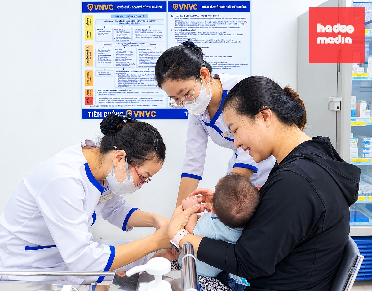 Người dân cần chủ động thực hiện các biện pháp phòng sốt xuất huyết và tay chân miệng, đưa trẻ đi tiêm vắc xin theo khuyến cáo của bác sĩ - Ảnh: PL