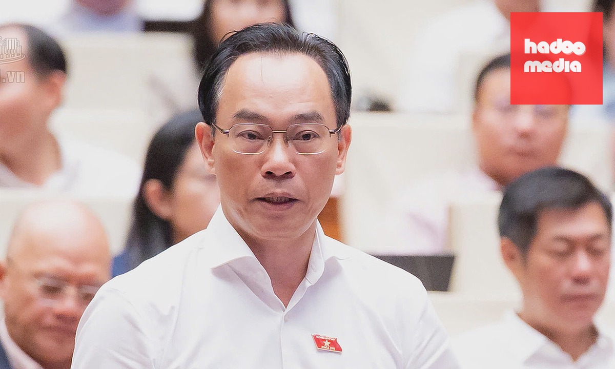 Bộ trưởng Giáo dục và Đào tạo Hoàng Minh Sơn phát biểu trước Quốc hội sáng 31/10. Ảnh: Cổng TTĐT Quốc hội